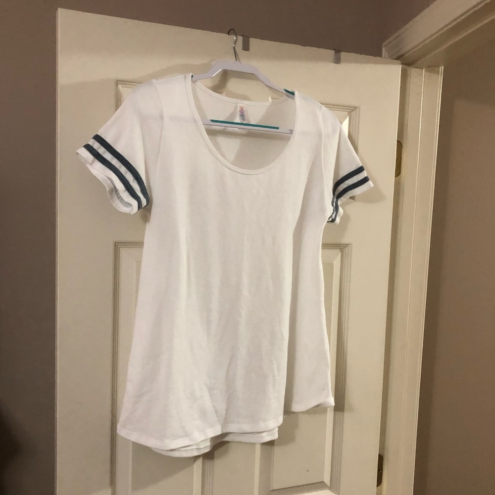 EUC Lularoe Classic T, Medium
